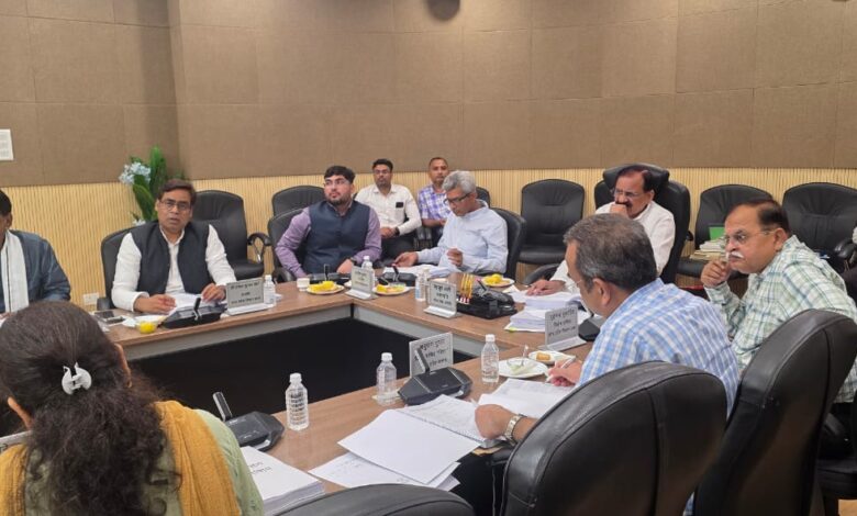 Pratapgarh news: MLA Dr. R.K. Verma took part in the meeting of the Public Accounts Committee, a wave of hope in the area