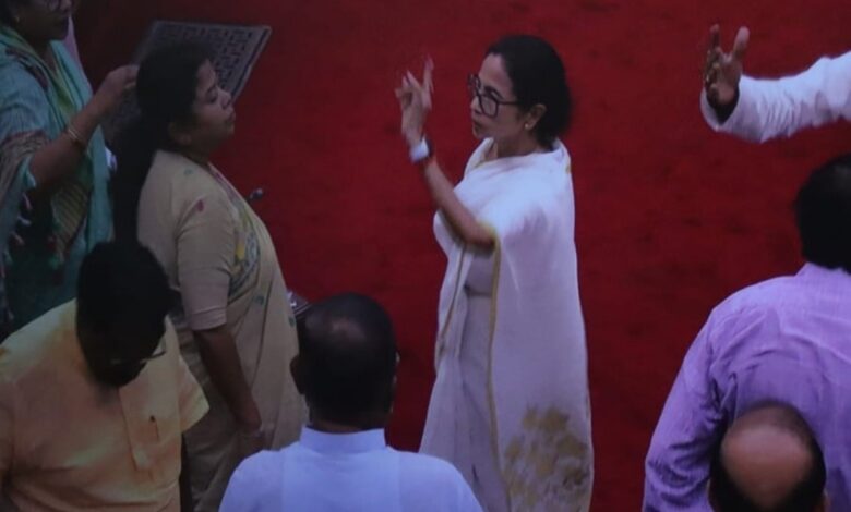Mamata Banerjee in Assembly: Ruckus in West Bengal Assembly, Mamata Banerjee takes charge