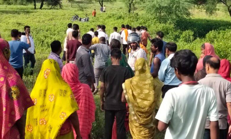Sonbhadra news: Dead body of a youth found in a drain, family members suspected murder, police engaged in investigation