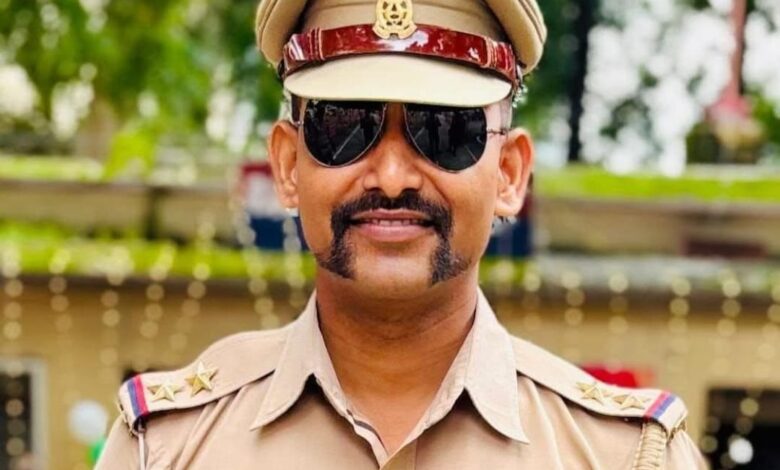 Pratapgarh news: Sub-inspector Sachin Patel suspended for being caught taking bribe!!