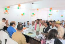 Pratapgarh news: DM heard the complaints of the complainants in the Sampoorna Samadhan Diwas, 08 complaints were resolved