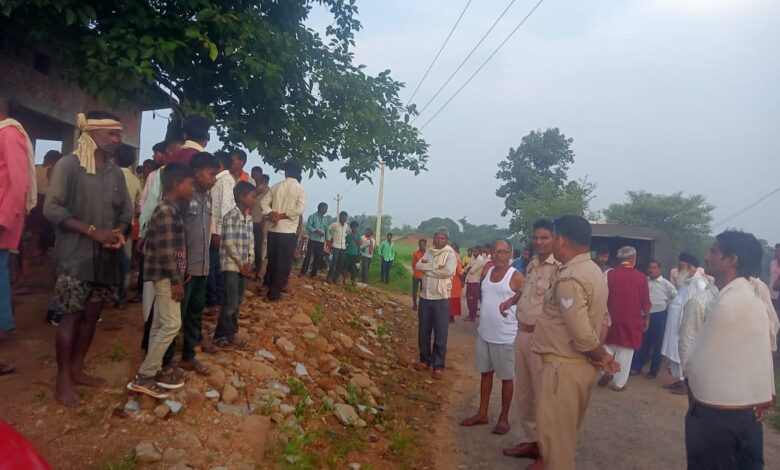 Sonbhadra news: BJP booth president's body found hanging from a Sankhu tree