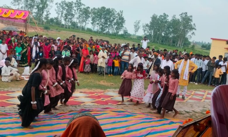 Sonbhadra news: A glimpse of tribal culture was seen in Karma Mahotsav