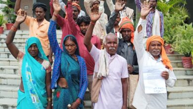 Sonbhadra news: Tribals protest, Lekhpal accused of extortion in the name of Khatauni