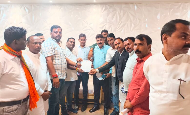 Prayagraj news: Allegation of illegal recovery in Naini Municipal Corporation, councilors submitted memorandum to Additional Municipal Commissioner