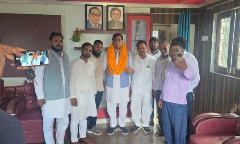 Prayagraj: MLA R.K. Verma met representatives of Salmani community in Soraon