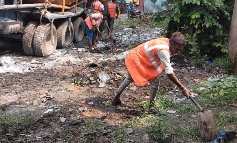 Sonbhadra news: Cleaning work disrupted due to vehicles parked in open spaces, EO issued strict instructions