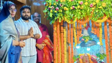 Sonbhadra news: A huge crowd of devotees gathered at the Jwalamukhi temple on Sharadiya Navratri.