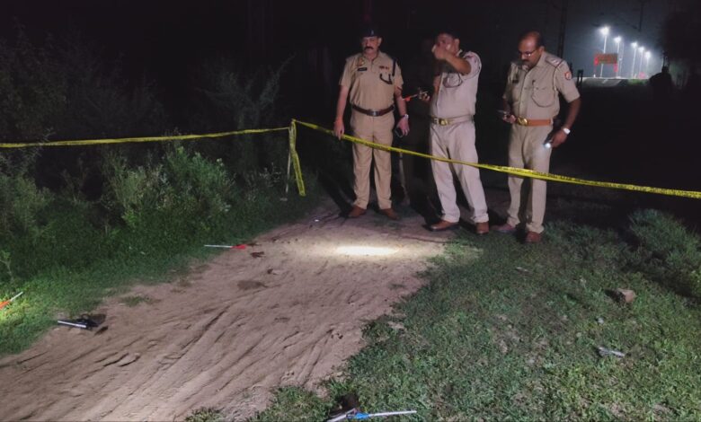 Sonbhadra news: Police encounter with criminals, two wanted criminals arrested, three absconding