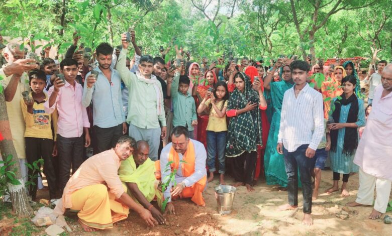 Sonbhadra News: Trees are Life, Campaign reaches 415 villages, plants nearly 75,000 trees