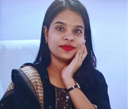 Pratapgarh: Before Diwali, EO Richa Yadav conducted a surprise inspection of the city's cleanliness, lighting and drinking water arrangements.