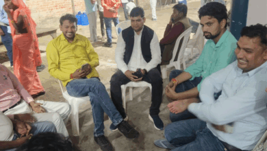 Pratapgarh news: Vinod Verma 'Monu Bhai', under the direction of MLA R.K. Verma, paid tribute in Prayagraj.