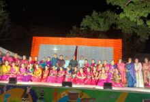 Sonbhadra news: Crowds gathered at Hindalco Renusagar to watch Dandiya and Garba dance.