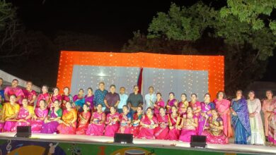 Sonbhadra news: Crowds gathered at Hindalco Renusagar to watch Dandiya and Garba dance.