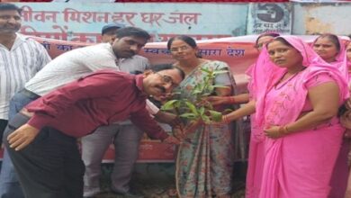 Pratapgarh: Under Mission Shakti, girls were made aware in Modern Science College.