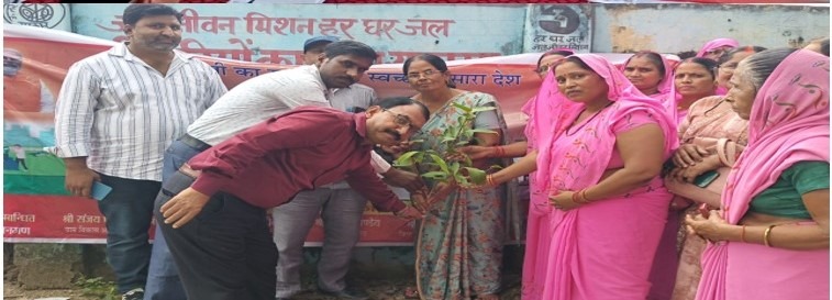 Pratapgarh: Under Mission Shakti, girls were made aware in Modern Science College.