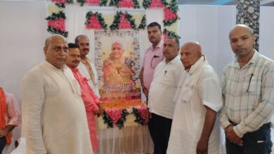 Mau news: People from various social organizations paid tribute on the occasion of Brahma Bhoj.