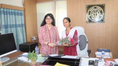 Pratapgarh news: Tripti Rawat sits on the CDO's chair, takes charge of Vikas Bhawan