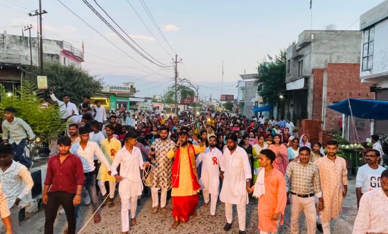 Peelibheet: A grand procession was taken out in Puranpur on the occasion of Maharishi Valmiki Swami Ji's appearance festival.