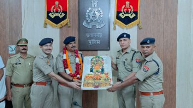 Pratapgarh news: Circle Officer Shri Ram Krishna Dwivedi was given a warm farewell, police officers praised his tenure