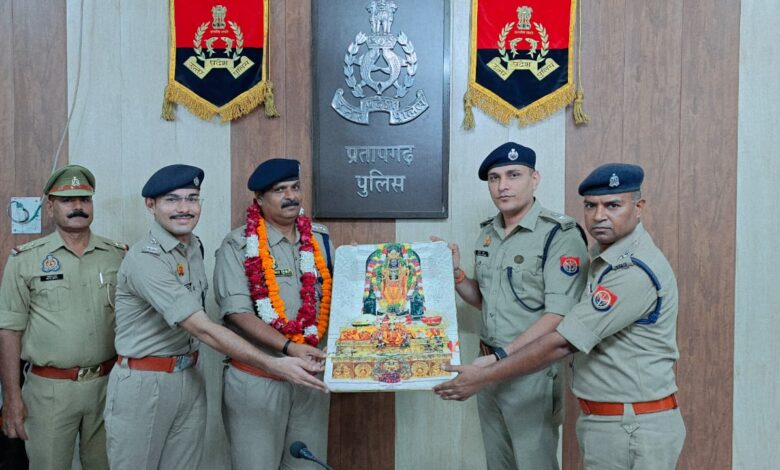Pratapgarh news: Circle Officer Shri Ram Krishna Dwivedi was given a warm farewell, police officers praised his tenure