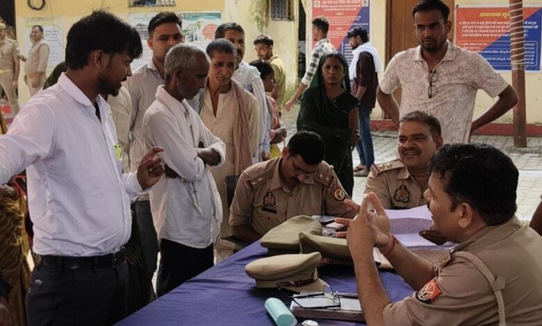 Mau news: Public grievances heard on Thana Diwas, 3 out of 20 cases resolved on the spot