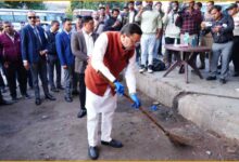 CM Dhami ISBT inspection, Dehradun ISBT news, Uttarakhand cleanliness drive, पुष्कर सिंह धामी निरीक्षण, ISBT Dehradun सफाई, Uttarakhand transport updates, MDDA निर्देश, Dehradun transport system, उत्तराखंड स्वच्छता अभियान, ISBT अव्यवस्था, CM surprise inspection, Uttarakhand tourism facilities, Dehradun infrastructure news, परिवहन विभाग देहरादून, Cleanliness Uttarakhand, ISBT देहरादून व्यवस्था, मुख्यमंत्री धामी खबर, Uttarakhand government updates