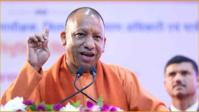 योगी आदित्यनाथ मुरादनगर, गुफा मंदिर उद्घाटन, तरुण सागरम् तीर्थ, जैन पंचकल्याणक महोत्सव, पावा नगरी फाजिलनगर, CM Yogi Jain Tirth, भगवान महावीर महापरिनिर्वाण, Uttar Pradesh Jain Events, Tarun Sagar Gurukul, One World One Chain कार्यक्रम