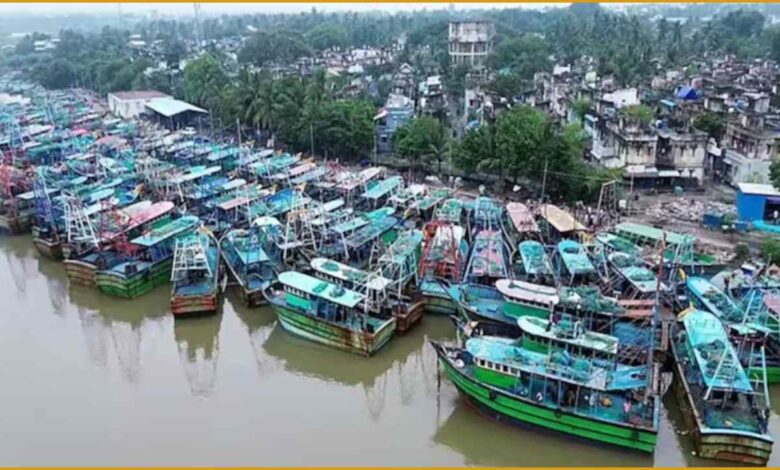 Cyclone Ditwah, दित्वाह तूफ़ान, सेन्यार चक्रवात, श्रीलंका बाढ़, दक्षिणपूर्व एशिया तूफ़ान, इंडोनेशिया सुमात्रा बाढ़, थाईलैंड बाढ़ मौतें, मलेशिया बाढ़ राहत, वियतनाम बाढ़ अपडेट, भारत मानवीय सहायता, ऑपरेशन सागर बंधु, आईएनएस विक्रांत राहत, आईएनएस उदयगिरी, भारी बारिश चेतावनी, बंगाल की खाड़ी लो प्रेशर, तमिलनाडु भारी बारिश, आंध्र प्रदेश मौसम अलर्ट