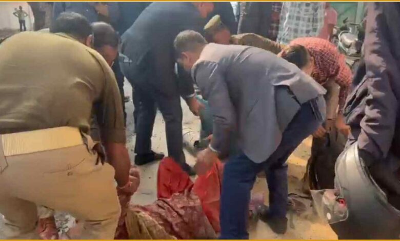 Lucknow News, लखनऊ मां बेटे जहर मामला, मथुरा भूमाफिया आरोप, Lucknow suicide attempt news, सल्फास खाकर आत्महत्या प्रयास, यूपी land mafia latest news, पर्यटन मंत्री आवास घटना, Lucknow breaking news today, CM आवास के पास आत्महत्या, मथुरा बरसाना पीड़ित परिवार