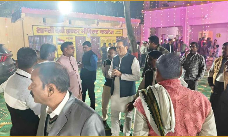 रानीगंज विधायक आरके वर्मा, डॉक्टर आरके वर्मा न्यूज, विश्वनाथगंज प्रतापगढ़ समाचार, सपा विधायक आरके वर्मा, प्रतापगढ़ राजनीतिक गतिविधि, रानीगंज विधानसभा न्यूज़, विवाह समारोह प्रतापगढ़, उपमुख्य सचेतक विधानसभा सपा, Dr RK Verma News Today, Pratapgarh Local News