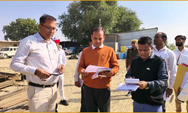 कोलाघाट पुल निर्माण, शाहजहांपुर डीएम निरीक्षण, रामगंगा नदी नया पुल, सेतु निगम शाहजहांपुर, Kola Ghat Bridge Construction, Shahjahanpur News, Jalalabad Shamsabad Road, Uttar Pradesh Bridge Project, कोलाघाट सेतु प्रगति, Shahjahanpur Local News