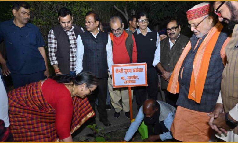 Lucknow News, एक पेड़ माँ के नाम अभियान, Lucknow Plantation Drive, Captain Aditya Mishra Park, Suresh Khanna Plantation, Sushma Kharkwal Mayor, Lucknow News, Tree Plantation UP, Nagar Nigam Lucknow, Environment Awareness, Green Lucknow