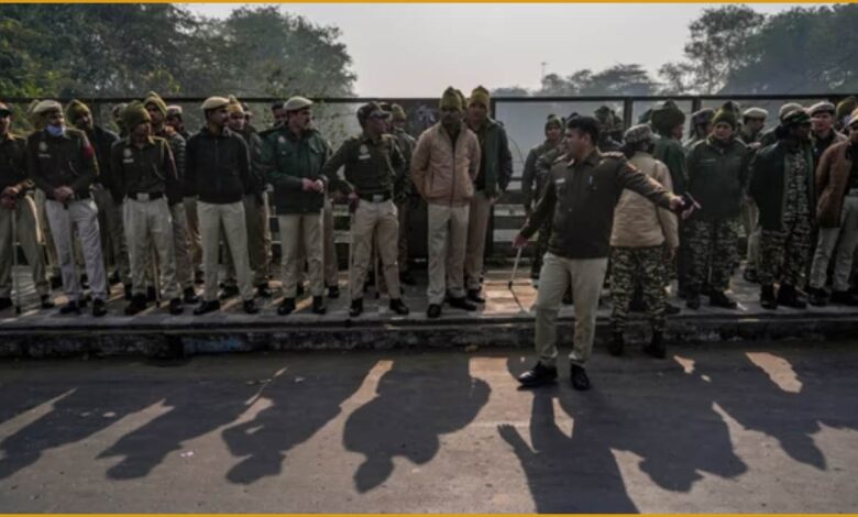 Delhi Police Operation Aghaat, Operation Aghaat 3.0, Delhi police arrest news, weapons seized Delhi, drugs seized Delhi, illegal liquor Delhi, New Year security Delhi, Delhi crime news Hindi