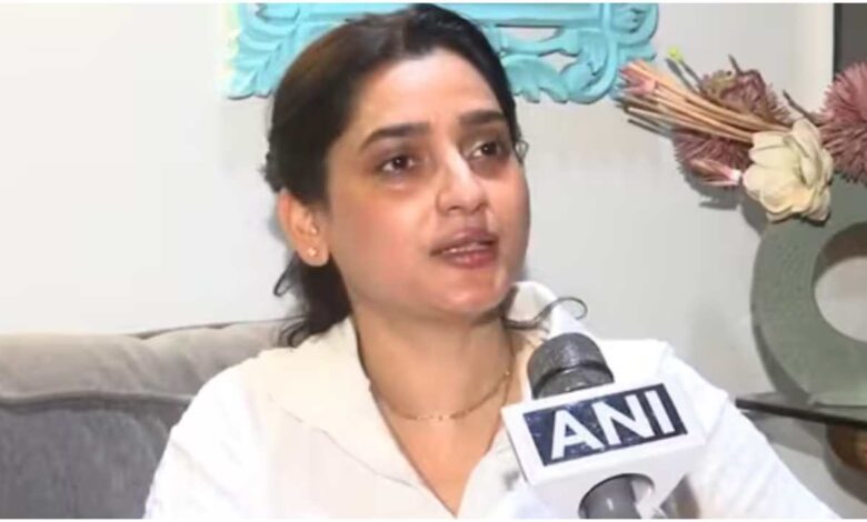 हाजी मस्तान, हसीन मस्तान मिर्ज़ा, पीएम मोदी से न्याय की गुहार, अमित शाह, कथित रेप मामला, बाल विवाह आरोप, संपत्ति हड़पने का आरोप, अंडरवर्ल्ड खबरें