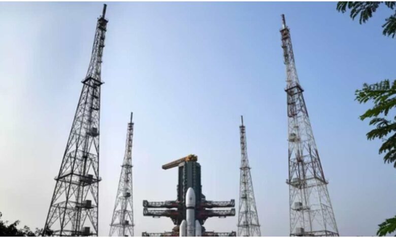 ISRO Blue Bird Block-2 Mission, LVM3-M6 launch, ISRO latest launch news, Blue Bird Block-2 satellite, AST SpaceMobile, NSIL commercial mission, ISRO LEO satellite, ISRO heavy lift rocket, Satellite launch today, ISRO space mission Hindi, Direct satellite to smartphone, Global cellular broadband