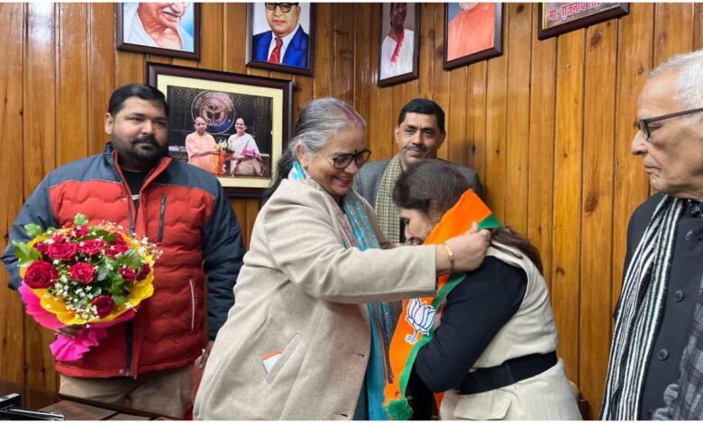 मेनका सोनी, रेडमंड सिटी काउंसिल, भारतीय-अमेरिकी महिला नेता, लखनऊ महापौर, सुषमा खर्कवाल, प्रवासी भारतीय सफलता, भारतीय महिलाएं वैश्विक नेतृत्व, Lucknow News