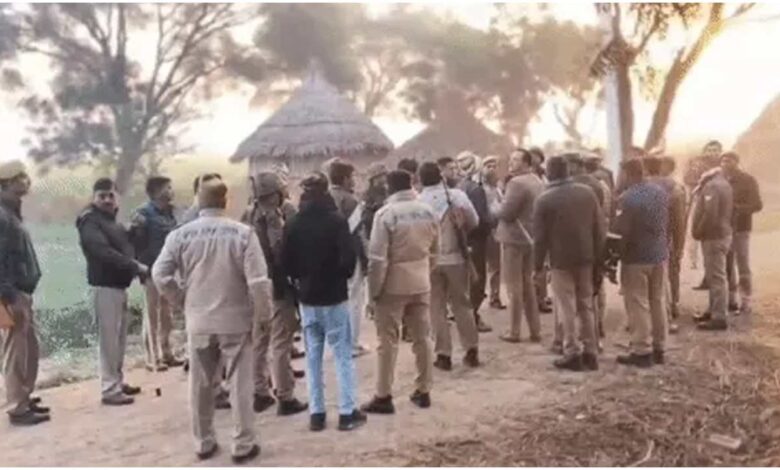 मथुरा मिनी जामताड़ा, साइबर ठगी मथुरा, मथुरा पुलिस रेड, देवसेरस गांव साइबर ठग, यूपी साइबर क्राइम, मथुरा साइबर फ्रॉड, 400 पुलिसकर्मी कार्रवाई, आईपीएस अफसर छापेमारी, ऑनलाइन फ्रॉड गैंग, राजस्थान हरियाणा यूपी बॉर्डर ठग