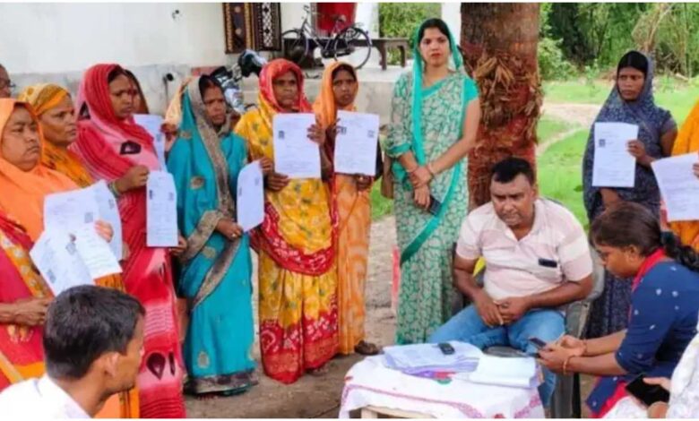 SIR वोटर लिस्ट, तमिलनाडु ड्राफ्ट वोटर लिस्ट, गुजरात ड्राफ्ट वोटर लिस्ट, चुनाव आयोग समाचार, मतदाता सूची पुनरीक्षण, वोटर लिस्ट से नाम हटे, 2026 विधानसभा चुनाव