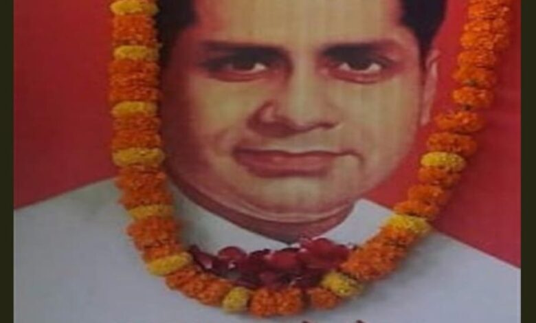 Pratapgarh news: The 31st death anniversary of Raja Dinesh Singh, the pride of the Kalakankar princely state, was celebrated; Princess Ratna Singh and Crown Prince Bhuvanyu paid tribute.