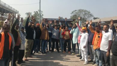 Sonbhadra News: Cement company using waste, stench disturbs residents, market closed in protest