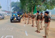 Pratapgarh news: SP Deepak Bhukar flagged off 12 new Dial-112 vehicles, strengthening the police's quick response capabilities.