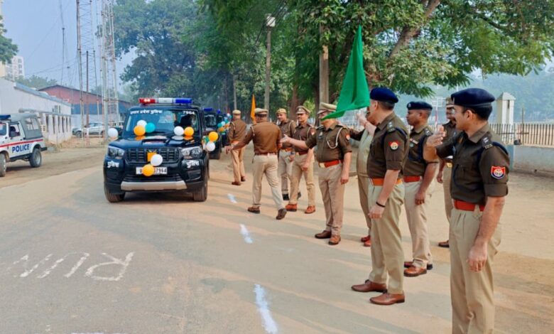 Pratapgarh news: SP Deepak Bhukar flagged off 12 new Dial-112 vehicles, strengthening the police's quick response capabilities.