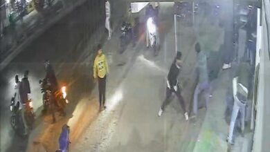 Sonbhadra news: Unruly youth beat up shopkeeper and broke his teeth after he asked for money for snacks.