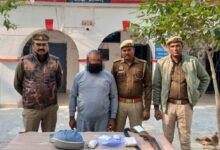 Operation Prahar: A notorious criminal was arrested in Pratapgarh with 1.120 kg of marijuana and illegal weapons.