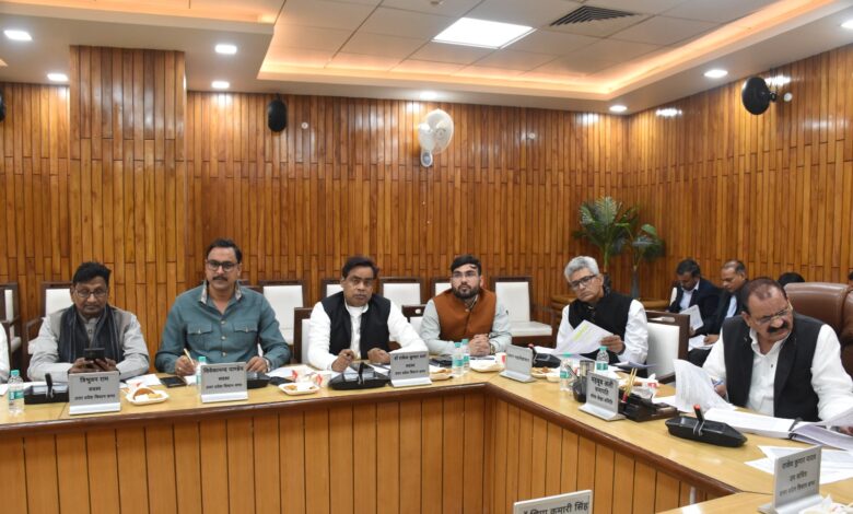 Pratapgarh news: MLA Dr. R.K. Verma plays an important role in the meeting of the Public Accounts Committee