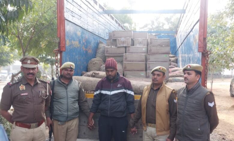 Sonbhadra news: Liquor was being smuggled hidden among potato sacks, an interstate smuggler arrested