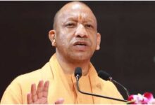 CM Yogi Adityanath, किसान सम्मान दिवस, Yogi Adityanath farmers speech, किसान समृद्धि योजना, ट्रैक्टर वितरण किसानों को, चौधरी चरण सिंह जयंती, Uttar Pradesh farmers news, गन्ना मूल्य 2025-26, MSP guarantee, कृषि योजनाएं उत्तर प्रदेश, Kisan Samman Diwas News, Lucknow News Hindi, यूपी किसान समाचार, Double Engine Government