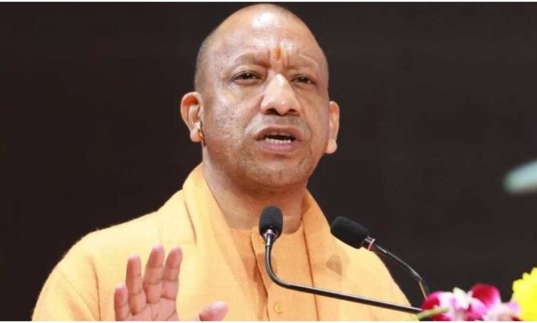 CM Yogi Adityanath, किसान सम्मान दिवस, Yogi Adityanath farmers speech, किसान समृद्धि योजना, ट्रैक्टर वितरण किसानों को, चौधरी चरण सिंह जयंती, Uttar Pradesh farmers news, गन्ना मूल्य 2025-26, MSP guarantee, कृषि योजनाएं उत्तर प्रदेश, Kisan Samman Diwas News, Lucknow News Hindi, यूपी किसान समाचार, Double Engine Government