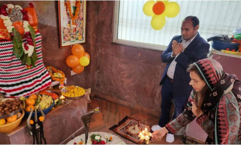 उन्नाव समाचार, हनुमान मंदिर वर्षगांठ, सुंदरकांड पाठ आयोजन, ARTO Office Unnao News, Shweta Verma RTO News, धार्मिक आयोजन उन्नाव, Hanuman Mandir Unnao